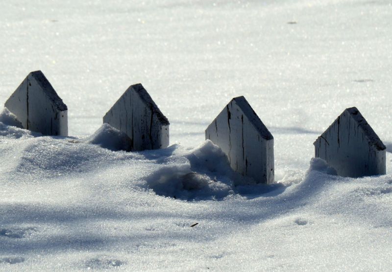 Winter-Fence_Me_In
